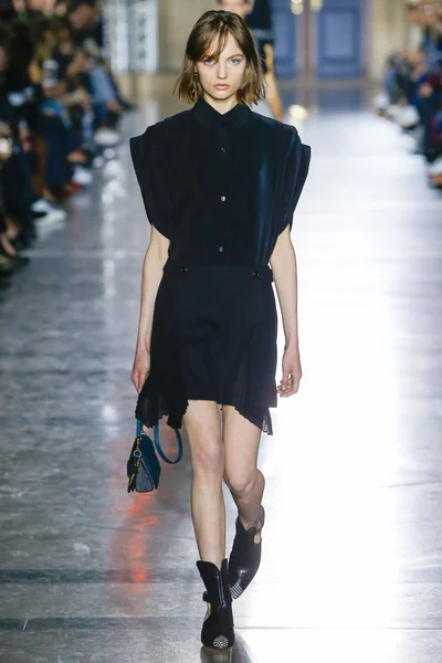 Look 3